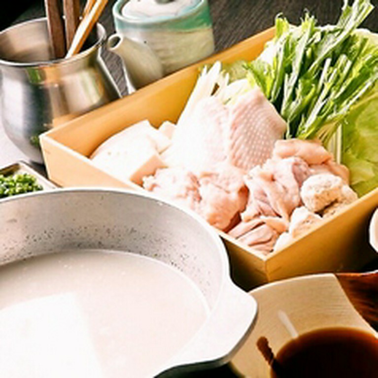 親方が惚れ込んだ絶品鍋！　大山地鶏の白湯スープ水炊き