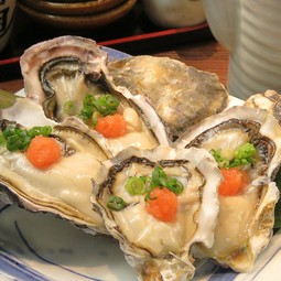 安芸津産（広島県）桃取産（三重県）入荷！美味しい生牡蠣をご賞味ください。