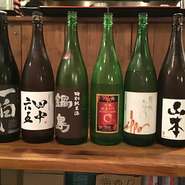 全国から日本酒を選びました。隠し酒もございます。日本酒好きな方お待ちしております。