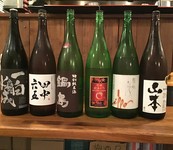 全国から日本酒を選びました。隠し酒もございます。日本酒好きな方お待ちしております。