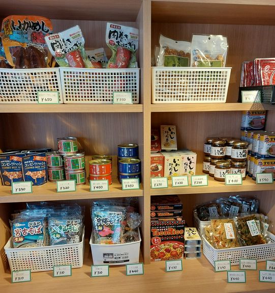 全国各地の名産品　店内にて販売中