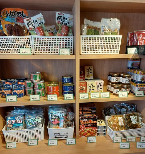 全国各地の名産品　店内にて販売中