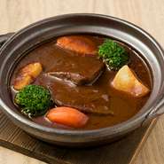 柔らかなたん元だけを厚切りにして長時間煮込みました。
専門店ならではの贅沢な味をお試し下さい。