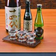 「十四代 本丸」:地元山形でもほとんど入手困難な稀少酒。
「出羽桜 大吟醸」:全米日本酒鑑評会10年連続金賞受賞の逸品。
「初孫 大吟醸」:第44回全国選抜清酒品評会、第1位受賞の逸品。