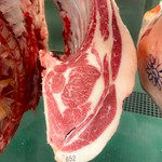神戸焼肉 金虎「今回の枝肉情報!」
【令和8年度 神戸ビーフ『脂肪の質』共励会より】
兵庫県三田市・マルセ畜産 勢戸牧場
勢戸 章示さん肥育
【つばき】雌 令和5年1月17日生