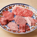 一頭分の様々な部位が楽しめます!
※人数分ご用意いたします。
※個体本来の味を楽しんで頂きたいので基本は塩で提供いたします。
※写真はイメージとなります。詳しくはスタッフまで!