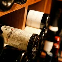 熟練のソムリエが、料理がいっそう輝く粋なペアリングを披露