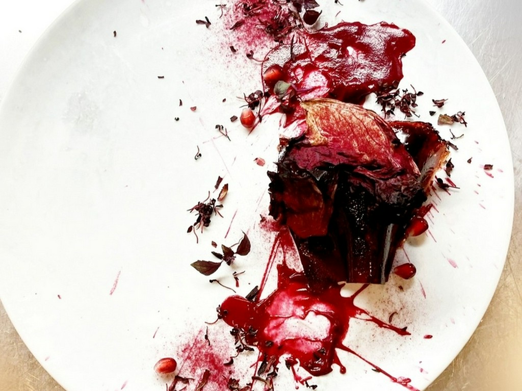 旬食材の持ち味を繊細かつ存在感ある独創的なコース料理で披露