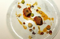 お魚料理・お肉料理どちらもお楽しみいただけるコースです
メイン料理を希少な雌の和牛フィレへご変更いただくことも可能です(追加料金有)
別途サービス料10％