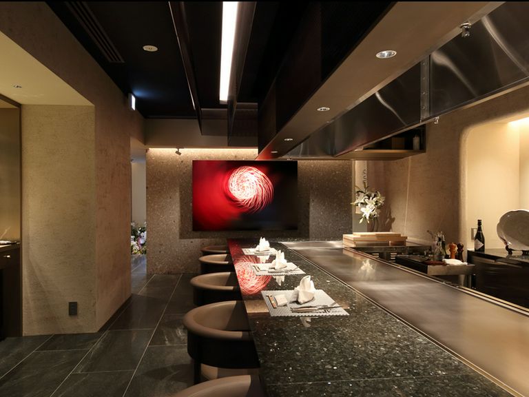 臨場感と驚きに溢れた、龍見スタイルの料理でもてなす一席