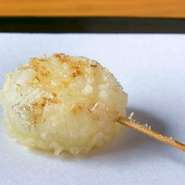 厳選された食材は油、小麦粉など他に新鮮な魚介の仕入れと旬のお野菜をご用意しております。