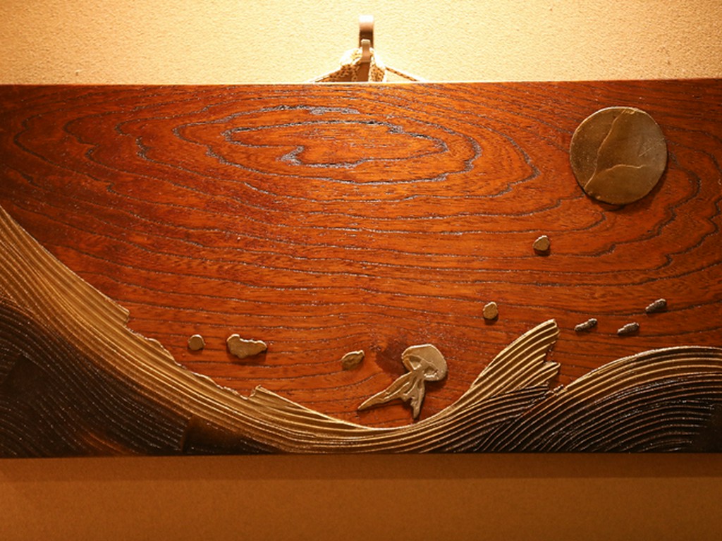 華美すぎない品の良さ、九谷焼や越前漆器の器など