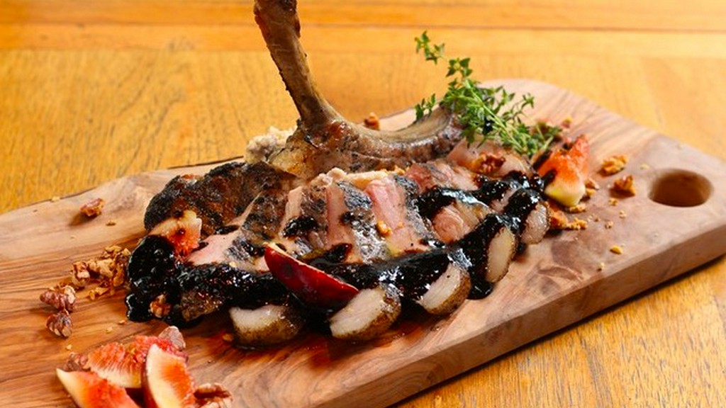 骨付き豚ロースのグリル