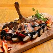 食べ応えバッチリ！柔らかい豚ロースのグリ骨付き
