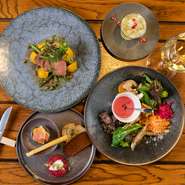 「その土地の、旬の地物を存分に味わうことができなかったら本当にもったいない」と語る東野氏。京都近郊ならではの食材を中心に、フランスや日本全国からも地の物に合わせて上質な食材を取り入れています。
