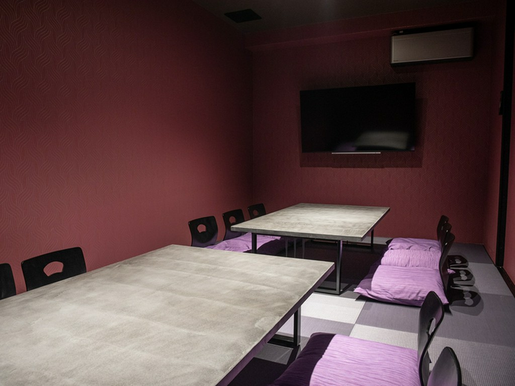 自慢の絶品鶏料理とワインを愉しむ、スタイリッシュな大人女子会