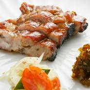 色々な豚を使用した広東式叉焼。