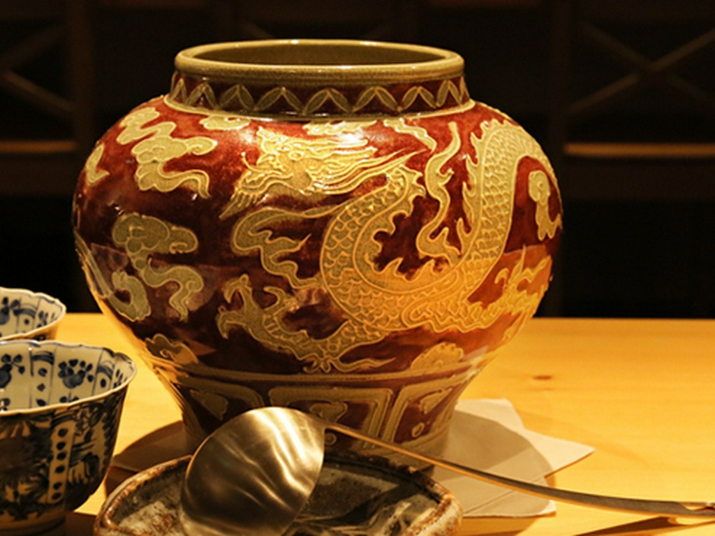 ディナーコース　例）大壺の蒸しスープ（4名様より）