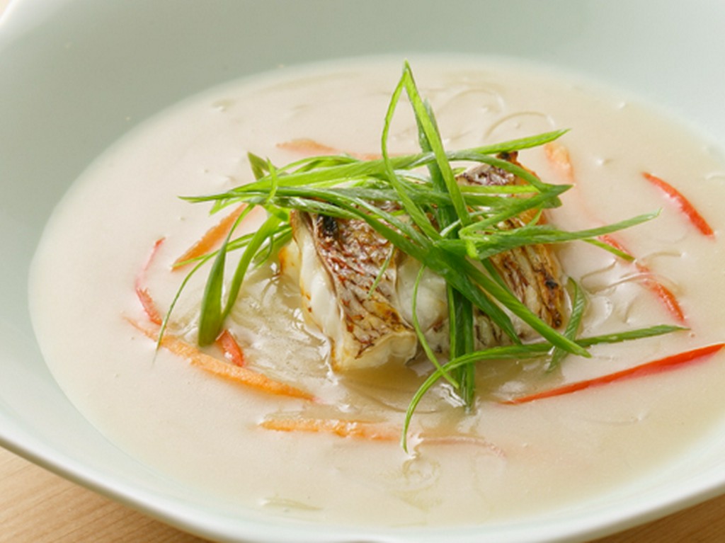 ディナーコース　例）旬の魚を使用した魚白湯　春雨煮込み