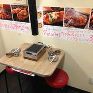 明るくて賑やかな店内となっております。ビールだけではなくドリンク各種取り揃えておりますので様々なシーンでお使いください。