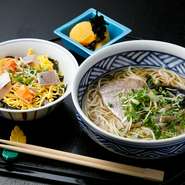 その時期・季節に合わせて旬なお料理を多数ご用意しております。
最新のお料理メニューにつきましては、公式ホームページを参照いただくか、お電話にて店舗までお気軽にお問い合わせください。