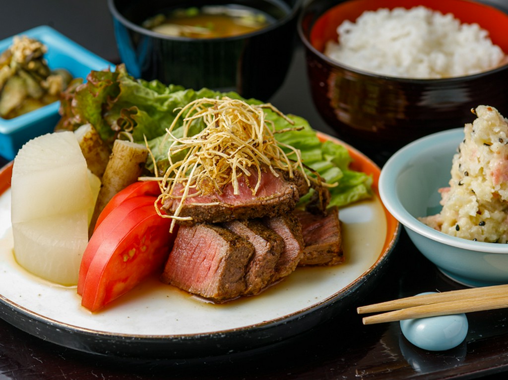 和の風味で優しく味わう一品『和風ヒレステーキ御膳』