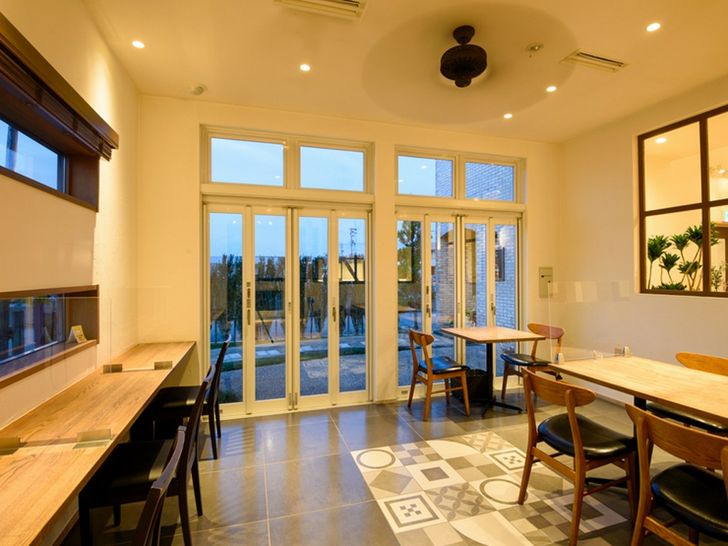 カウンターもあるので、一人の利用も可能