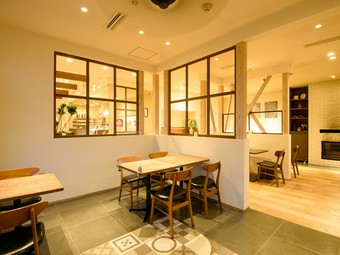 隣席を気にせず過ごせるプライベートエリアも完備