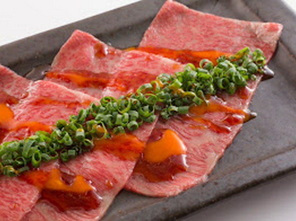 落ち着いた店内で女性の方も安心して焼肉をお楽しみください。