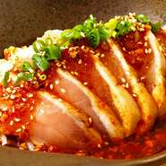 四川風棒棒鶏ともいえる「口水鶏」という料理を食べやすくアレンジしました。