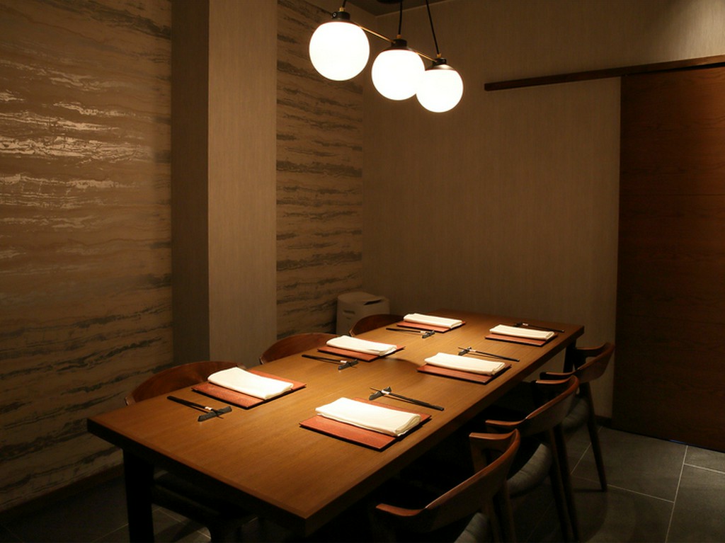 お忍びでの利用も可能。プライベートに配慮した店内動線