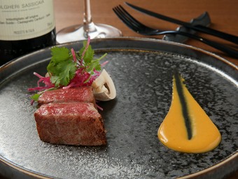 赤身肉ならではの旨みがたまらない『肉料理』