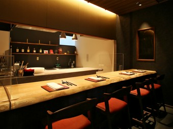 シックなムード漂う、大人のデートにふさわしい中華料理店