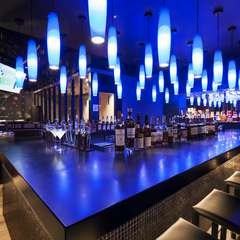 夜は時間無制限、飲み放題＆出入り自由のインフィニティバー！