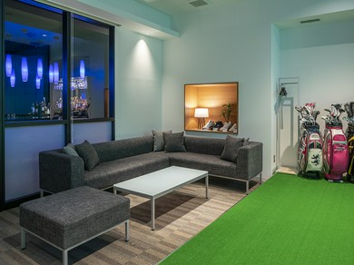 種類豊富なカクテルと一緒にどうぞ。完全個室のゴルフルーム！