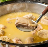 馬刺し、炊き餃子、水炊き
お手頃の水炊きお食事コース
＋2時間飲み放題付（90分ラストオーダー）