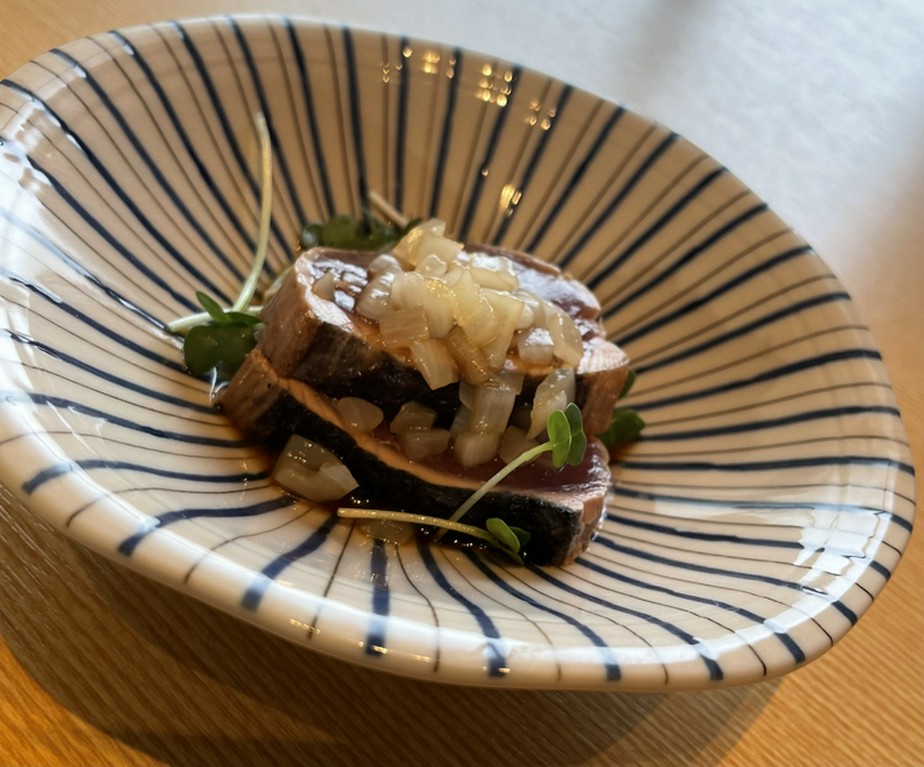 春の「初鰹」。旬の新玉ねぎと共に。