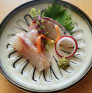 新鮮な魚は産地直送‼︎
海なし県【長野】で美味しい刺身をご提供いたします。