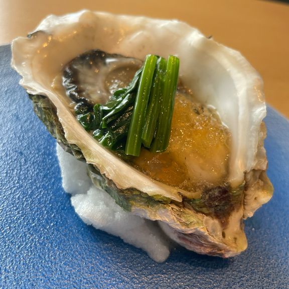 旨みがギュッと詰まった岩牡蠣。