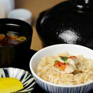 季節の魚介類と信州「コシヒカリ」で生み出される、自慢の看板商品。試行錯誤の末辿り着いた味付け、炊き上がりを心ゆくまで楽しめます。
