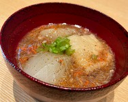 鱈の白子を使った"茶碗蒸し"
白子は裏ごしをして鰹だしと長野の銘酒「水尾」を使ってポタージュを作り、先付けにピッタリのシンプルな薄味の茶碗蒸しと合わせました。