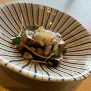 春の「初鰹」。旬の新玉ねぎと共に。