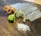 新鮮な魚は産地直送‼︎
海なし県【長野】で美味しい刺身をご提供いたします。