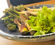 長野県産ゴールドラッシュ(とうもろこし)をふんだんに使った2層の冷製茶碗蒸し。

上には軽い衣を纏わせて揚げたトウモロコシを加えて食感にアクセントと存在感を持たせました。
