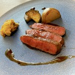 先付け/前菜/お刺身/炭火焼き/煮物/逸品料理/信州牛ステーキ/揚げ物/季節の土鍋ご飯/デザート/約10品。季節や入荷状況により内容が変わります。
※ディナー サービス(チャージ)料お一人様500円頂戴しております。


