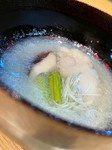 鰹出汁にカブをすりおろし、中には牡蠣と椎茸。
身体が暖まる逸品です。