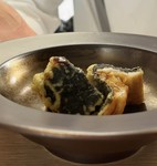 富山県産のホタルイカに醤油ダレを塗りながら炭で焼き上げた逸品