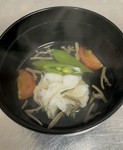 苺の酸味と春菊のほろ苦さ、甘味の感じる白和えで包み込んだ信州食材が産んだ逸品。
クセになる美味しさです。
