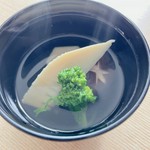全国各地から産地直送の新鮮な魚介類。
仕入れや季節で変わる旬の美味しいお魚をお刺身で是非ご堪能くださいませ。
