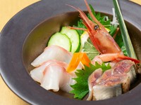 長野県産"無花果(イチジク)"を
皮付きのまま天ぷらに。

天ぷらの下には赤だし味噌を使った
自家製<胡麻味噌ダレ>
ごま味噌ダレにお付けして
お召し上がりくださいませ😊